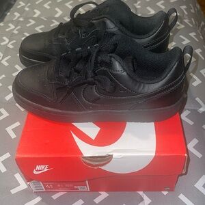 Brand new Boys Nike Court Borough Low 2
